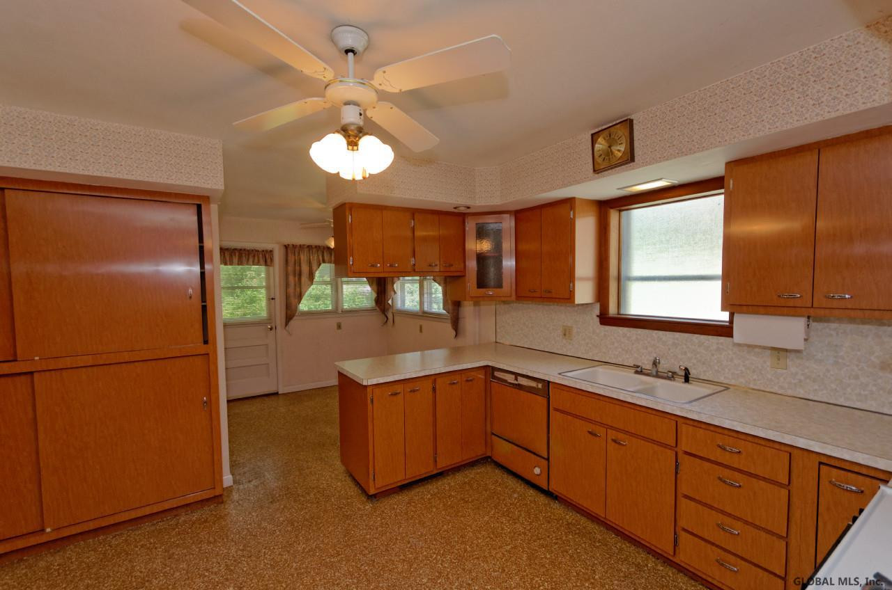 1111 Ardsley Road Schenectady, NY 12308 - Photo 9 of 25 Photo 9
