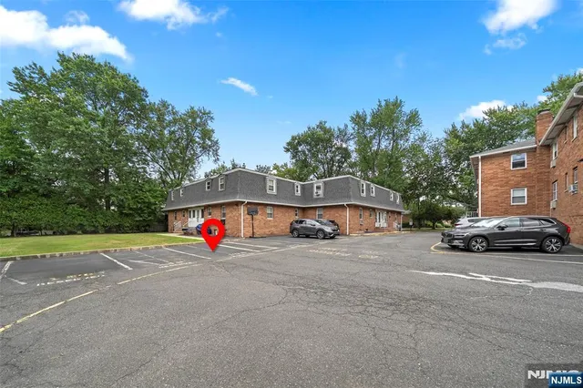 $329,000 | 21 D Lakeview Avenue, Leonia, NJ 07605