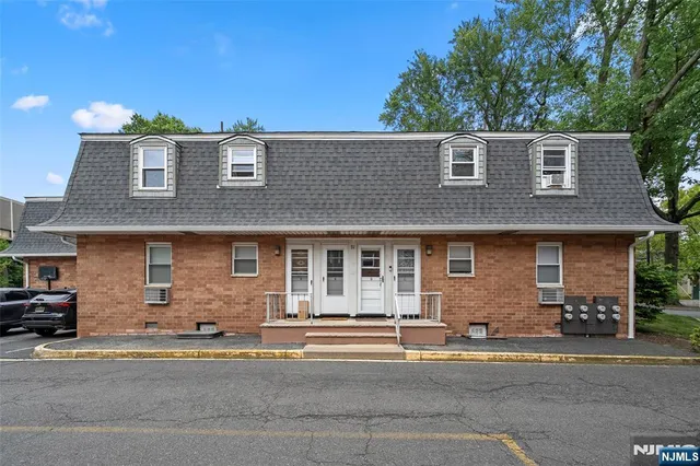 $329,000 | 21 D Lakeview Avenue, Leonia, NJ 07605