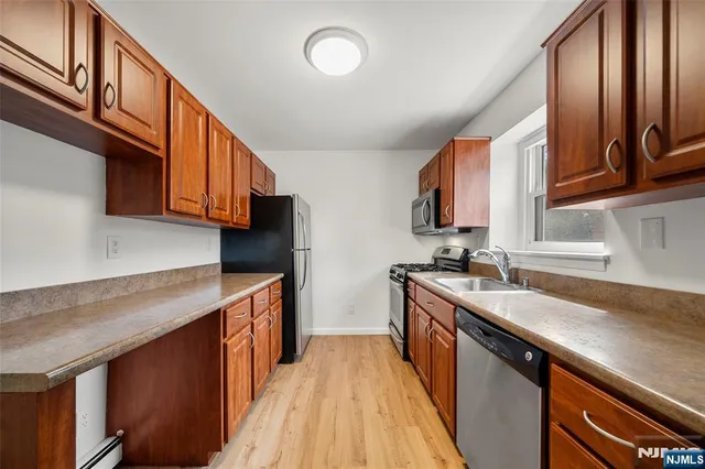 $329,000 | 21 D Lakeview Avenue, Leonia, NJ 07605