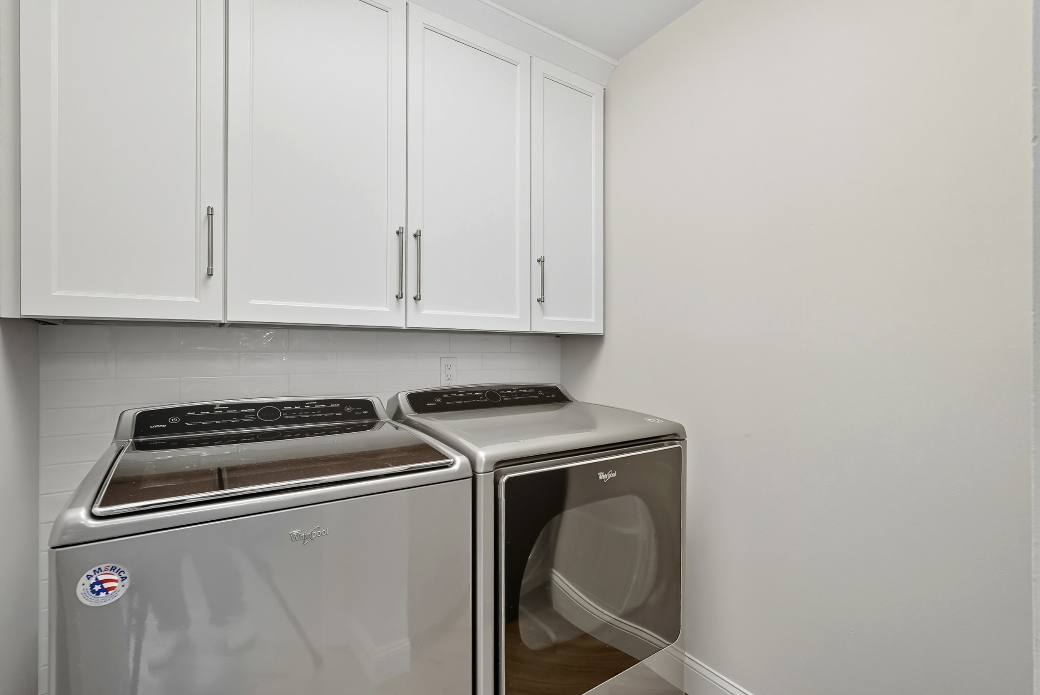 401 Huntington Ridge Drive Nashville, TN 37211 - Photo 12 of 38 a utility room with dryer and washer