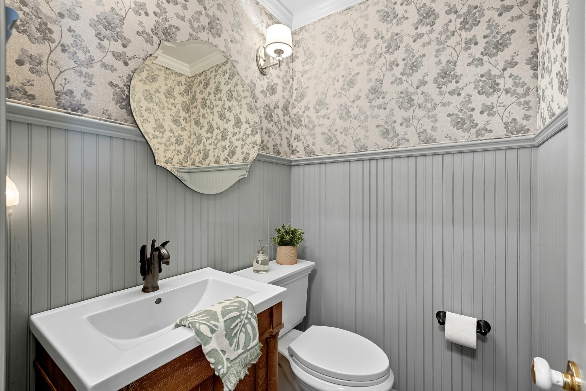 401 Huntington Ridge Drive Nashville, TN 37211 - Photo 14 of 38 a bathroom with a sink a toilet and mirror