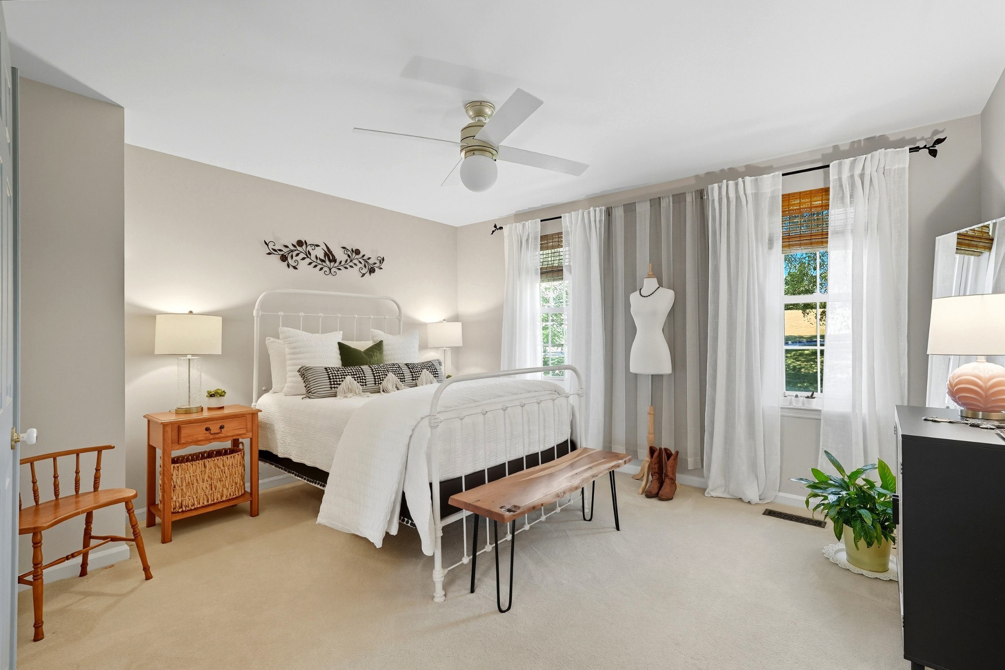 401 Huntington Ridge Drive Nashville, TN 37211 - Photo 16 of 38 a bed room with a bed and a window