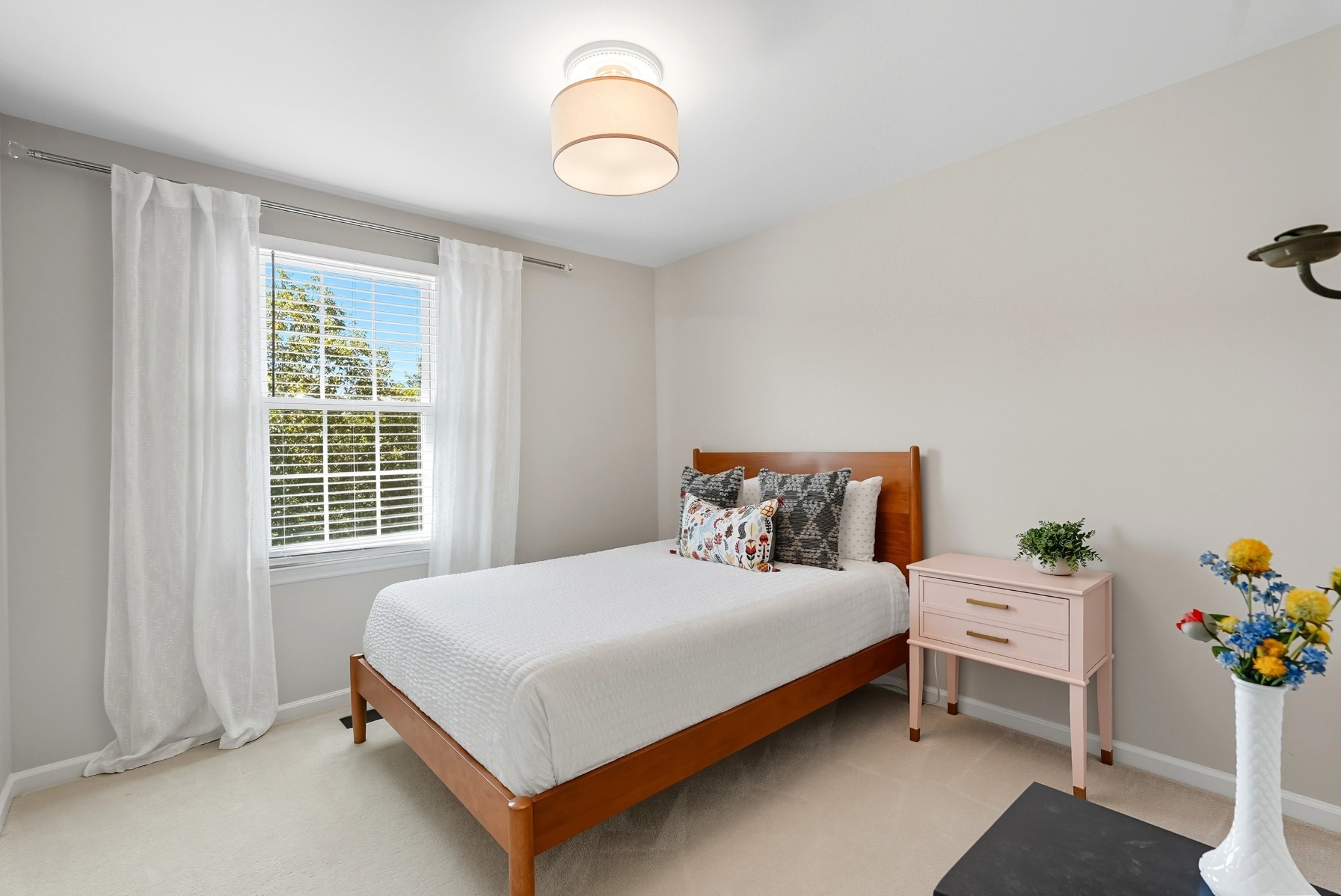 401 Huntington Ridge Drive Nashville, TN 37211 - Photo 23 of 38 a bedroom with a bed and a window