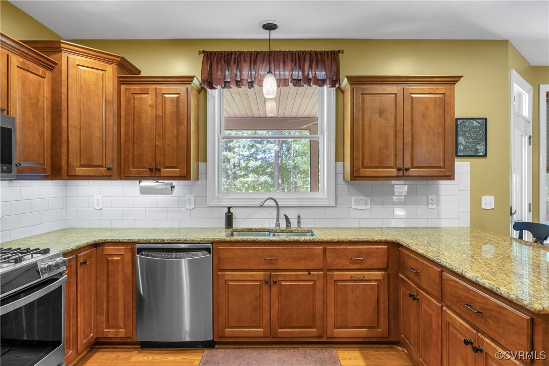 14022 Redhills Road Beaverdam, VA 23015 - Photo 16 of 50 Kitchen sink overlooks screened porch and park lik