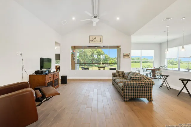 $465,533 | 230 Hiram Cook, Blanco, TX 78606