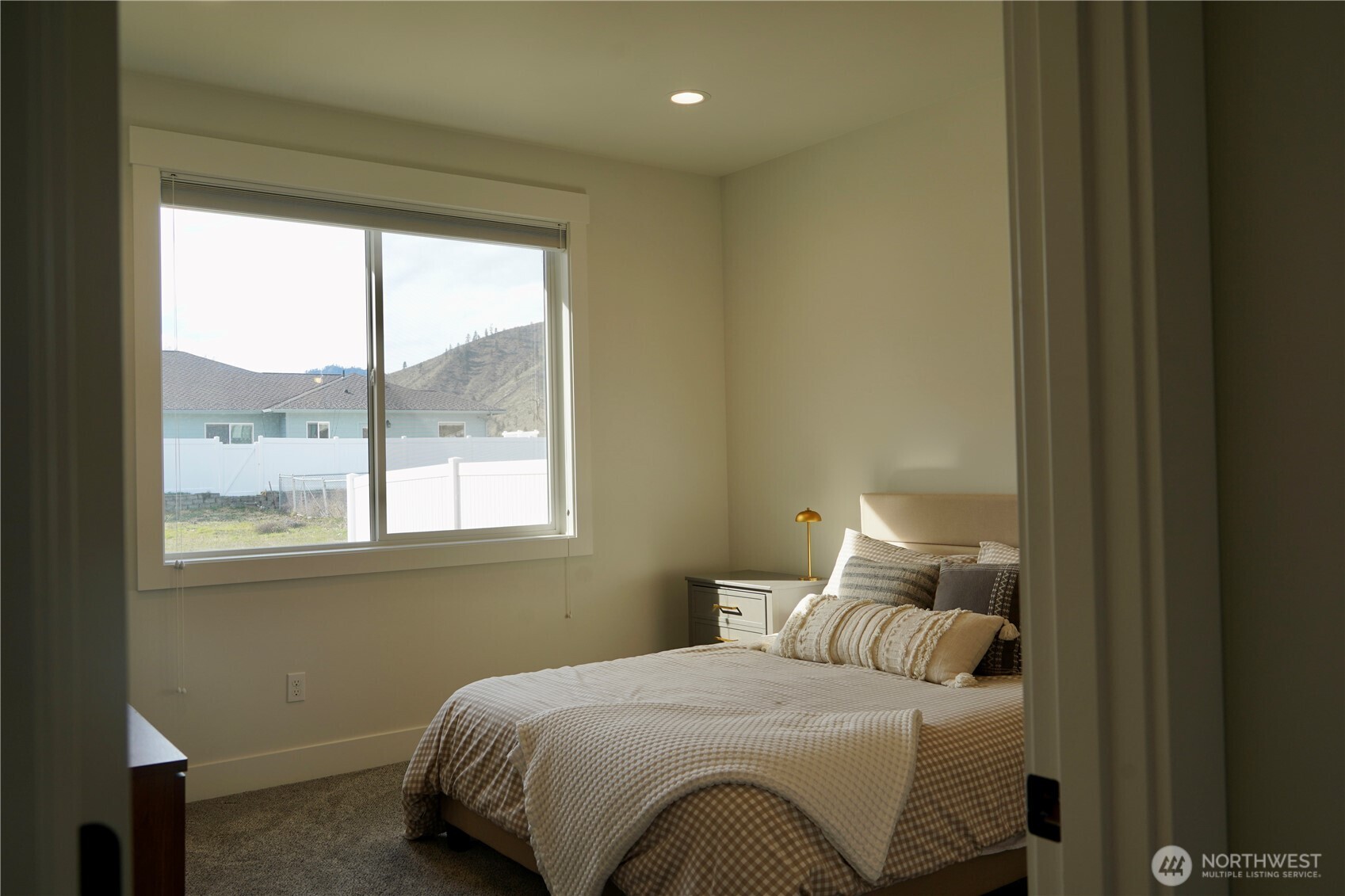 104 Freedom Hills Cashmere, WA 98815 - Photo 18 of 40 a bedroom with a bed and window