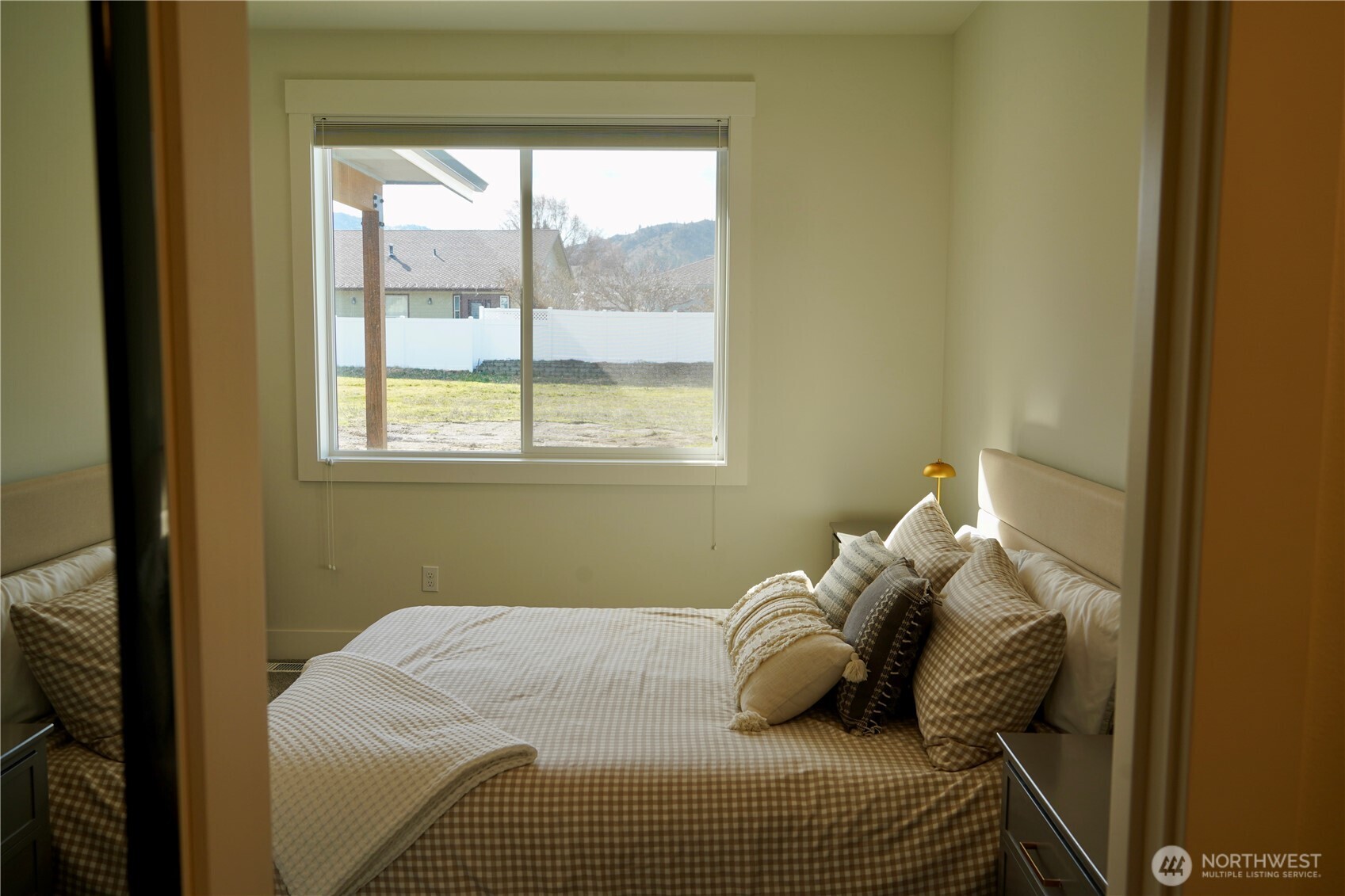 104 Freedom Hills Cashmere, WA 98815 - Photo 19 of 40 a bedroom with a bed and a window