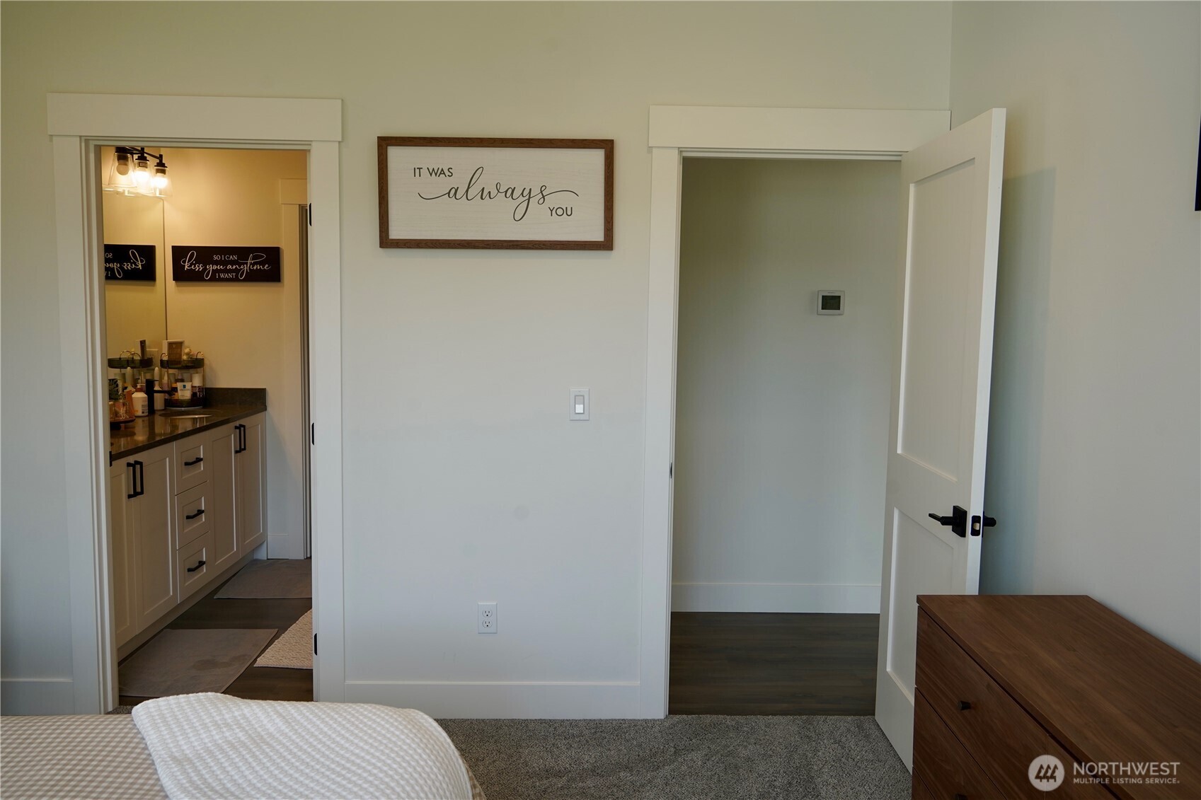 104 Freedom Hills Cashmere, WA 98815 - Photo 21 of 40 a bedroom with a bed and a dresser