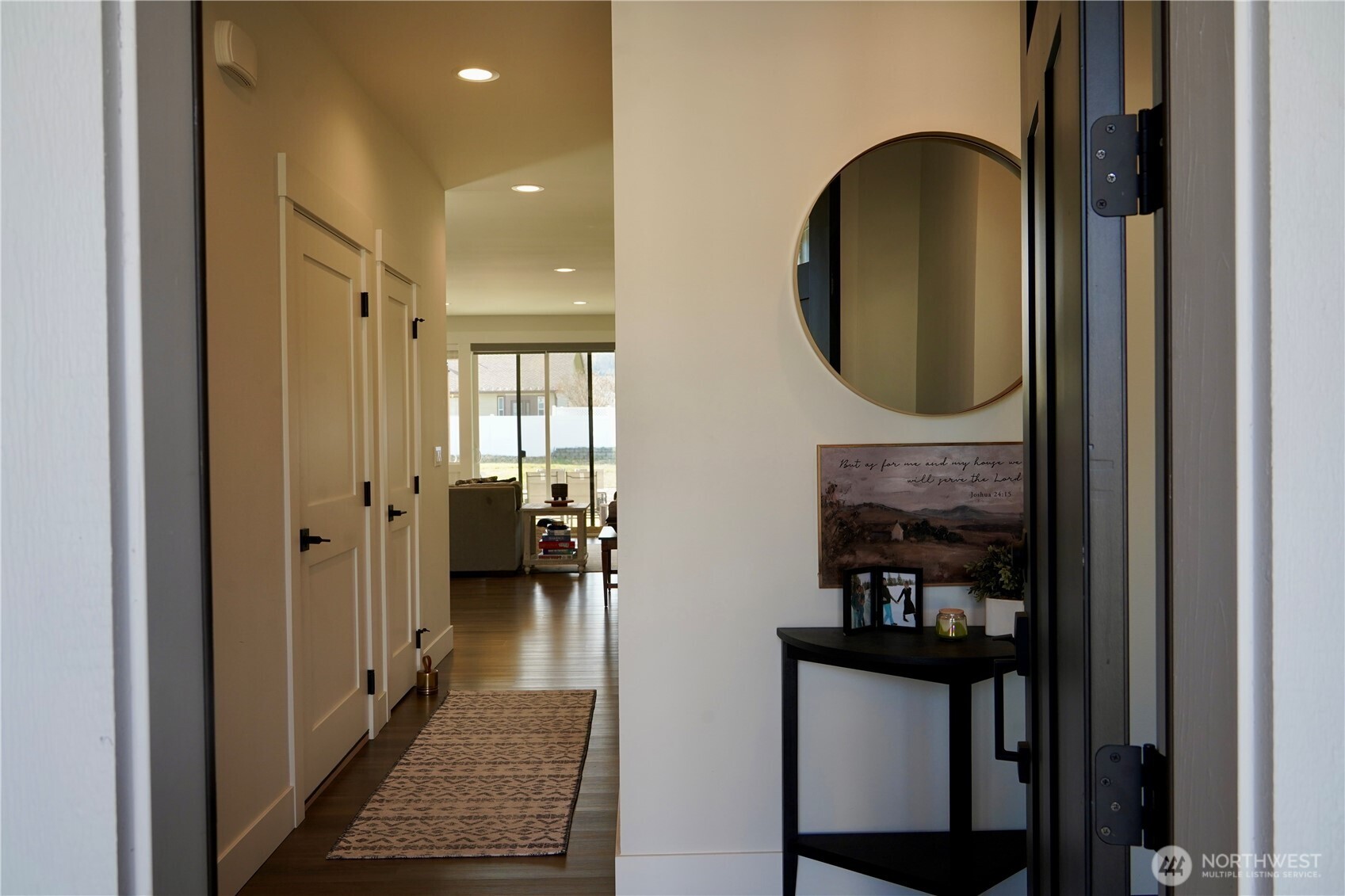 104 Freedom Hills Cashmere, WA 98815 - Photo 5 of 40 a view of a livingroom from a hallway