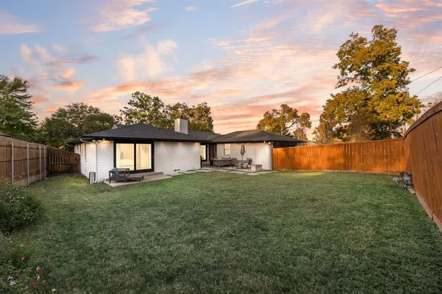 a view of a backyard with sitting area