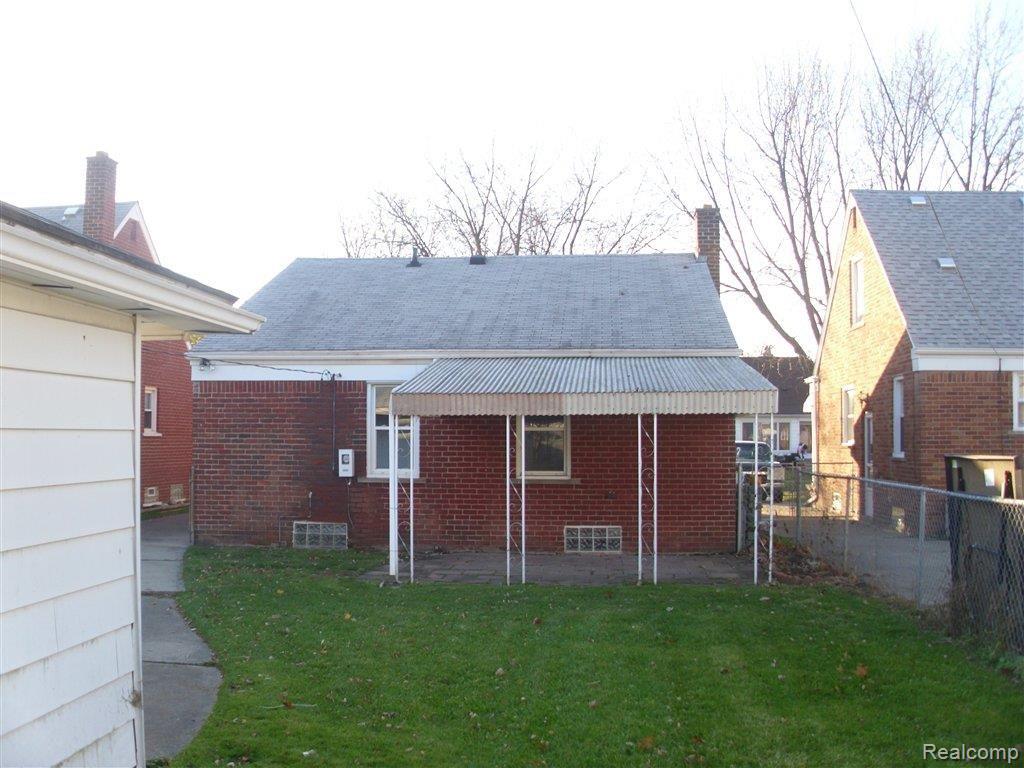 9332 Salem Road Redford, MI 48239 - Photo 13 of 14 261-866557 Back 2.JPG