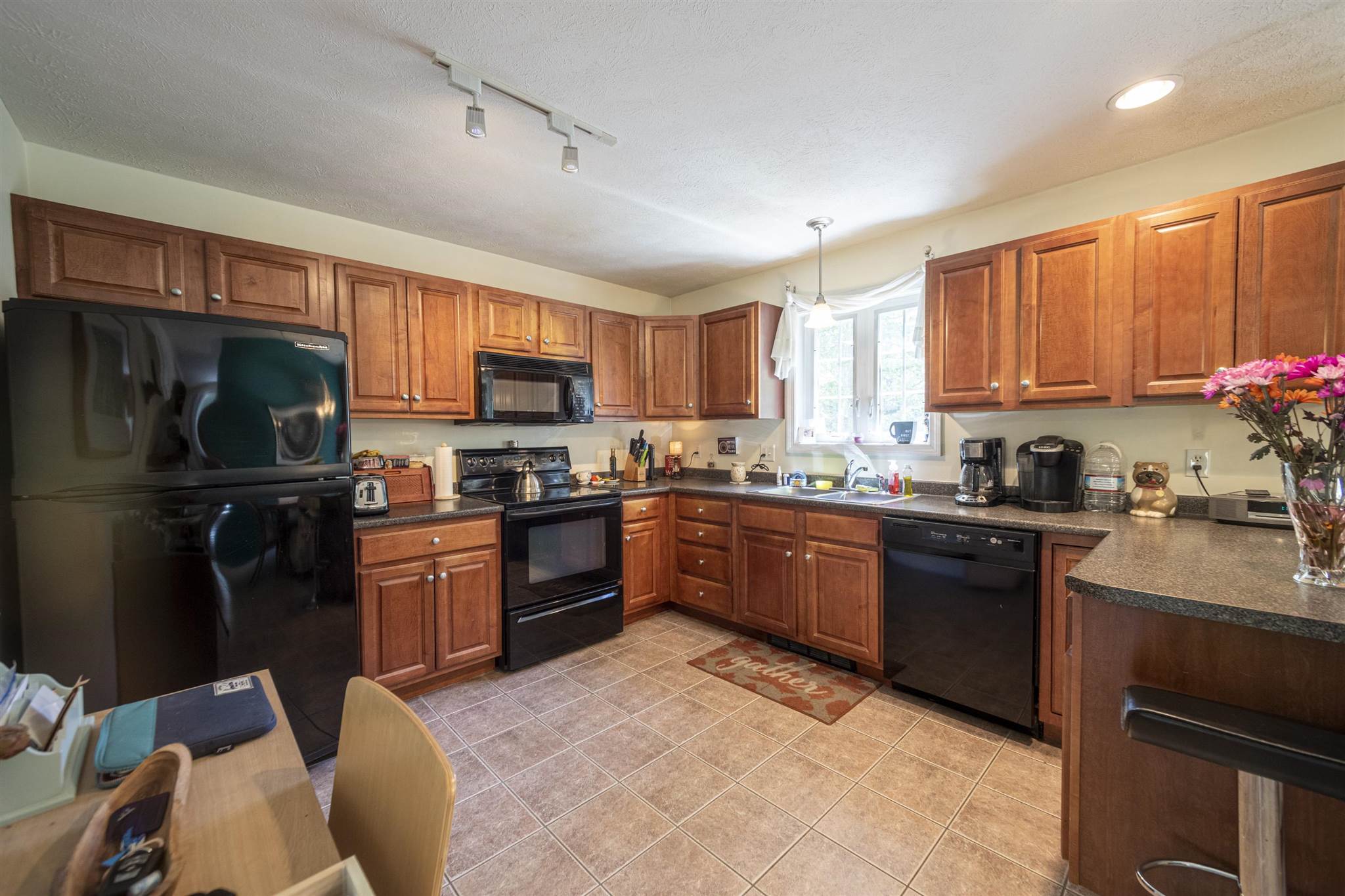 5 Dove Road Hooksett, NH 03106 - Photo 9 of 40