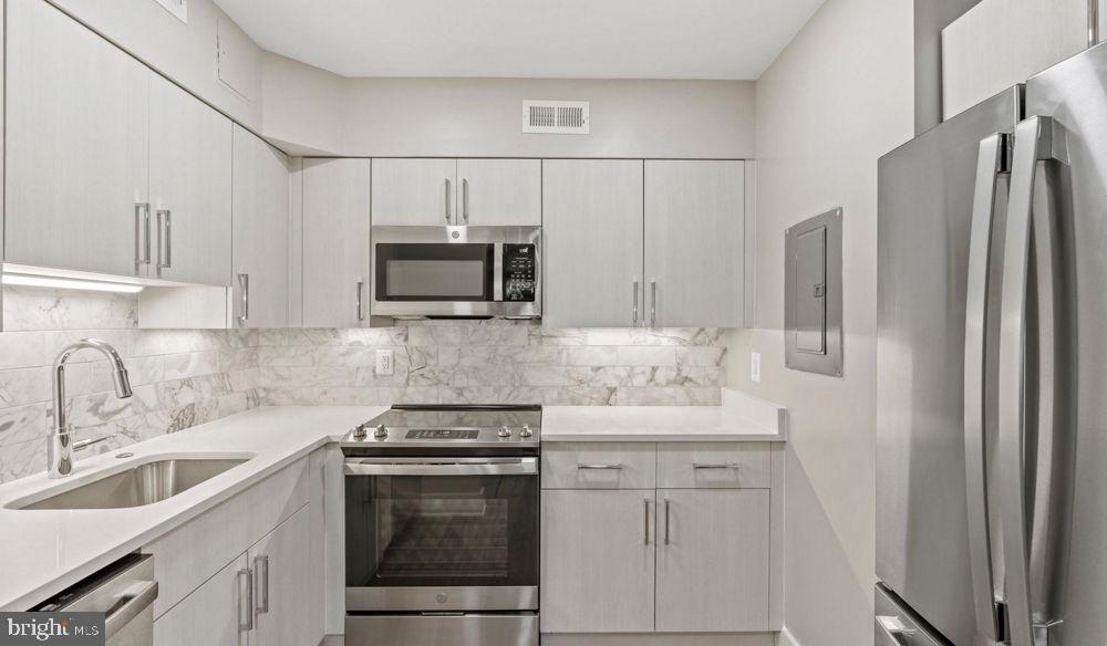 3401 38th Street Northwest, Unit R04202 Washington, DC 20016 - Photo 2 of 21
