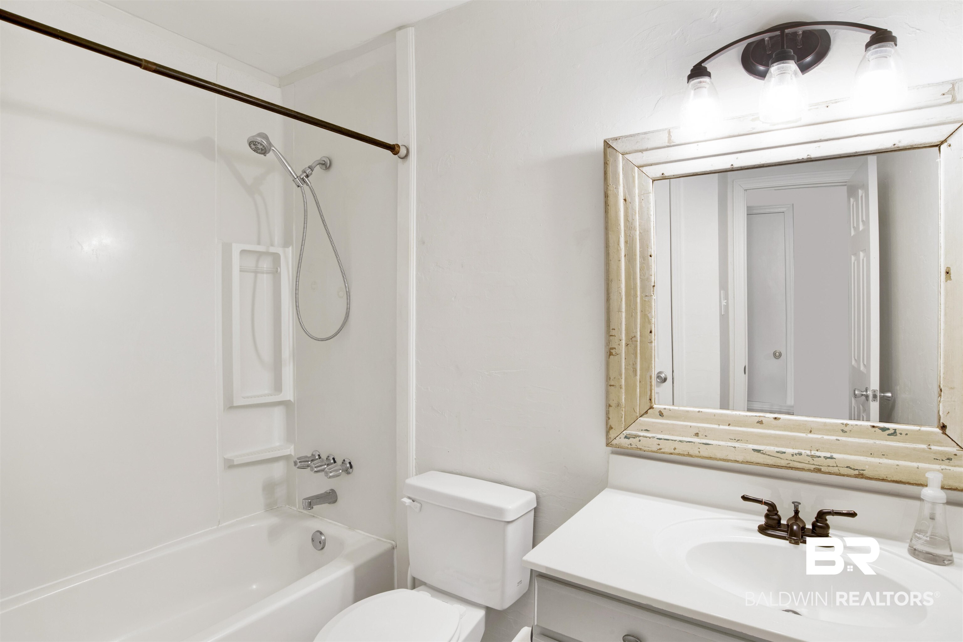1060 7 Hills Drive Mobile, AL 36695 - Photo 24 of 36 Hall Bath