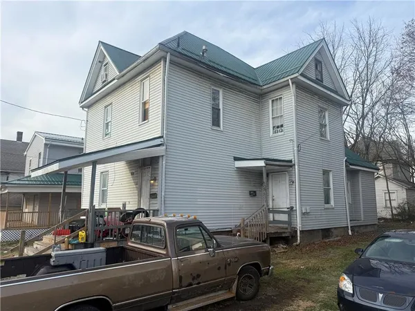 a view of a car park in front of house