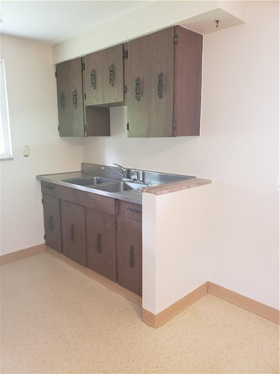 205 Hester Avenue McKees Rocks, PA 15136 - Photo 3 of 12
