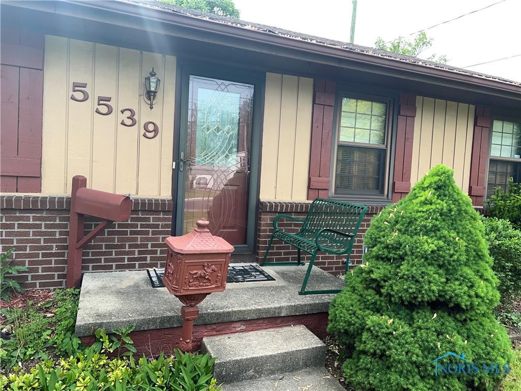 5539 Bennett Road Toledo, OH 43612 - Photo 2 of 25 Gallery Image 2