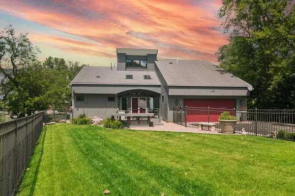 $775,000 | 1120 Fortress Drive, McHenry, IL 60051