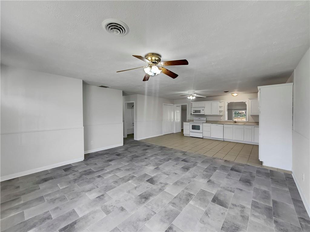 225 Griffin Park Road Griffin, GA 30223 - Photo 10 of 18