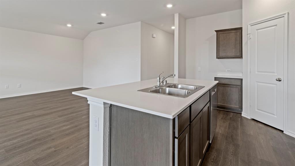 1030 Sandpiper Way Ferris, TX 75125 - Photo 4 of 16