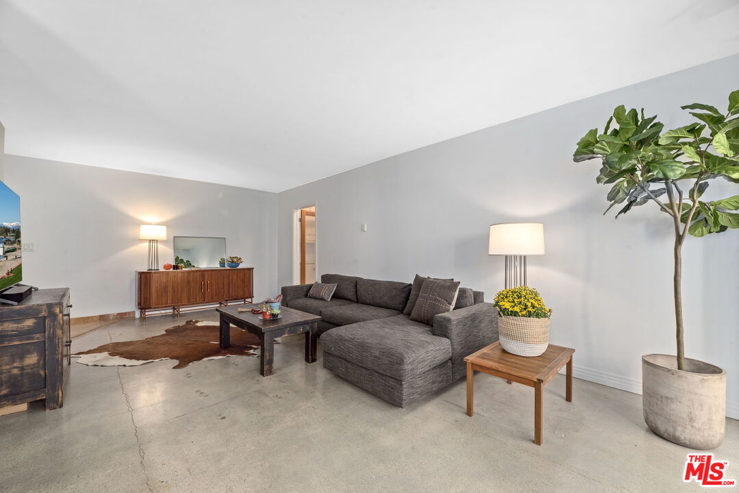 8710 Delgany Avenue, Unit 3 Playa del Rey, CA 90293 - Photo 13 of 21 a living room with furniture a lamp and a potted plant