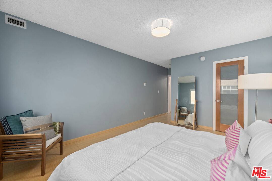 8710 Delgany Avenue, Unit 3 Playa del Rey, CA 90293 - Photo 15 of 21 a bedroom with a bed and a lamp