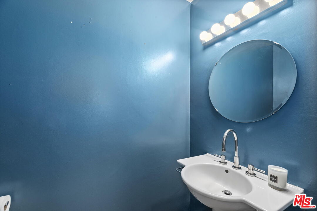 8710 Delgany Avenue, Unit 3 Playa del Rey, CA 90293 - Photo 18 of 21 a bathroom with a sink and a mirror