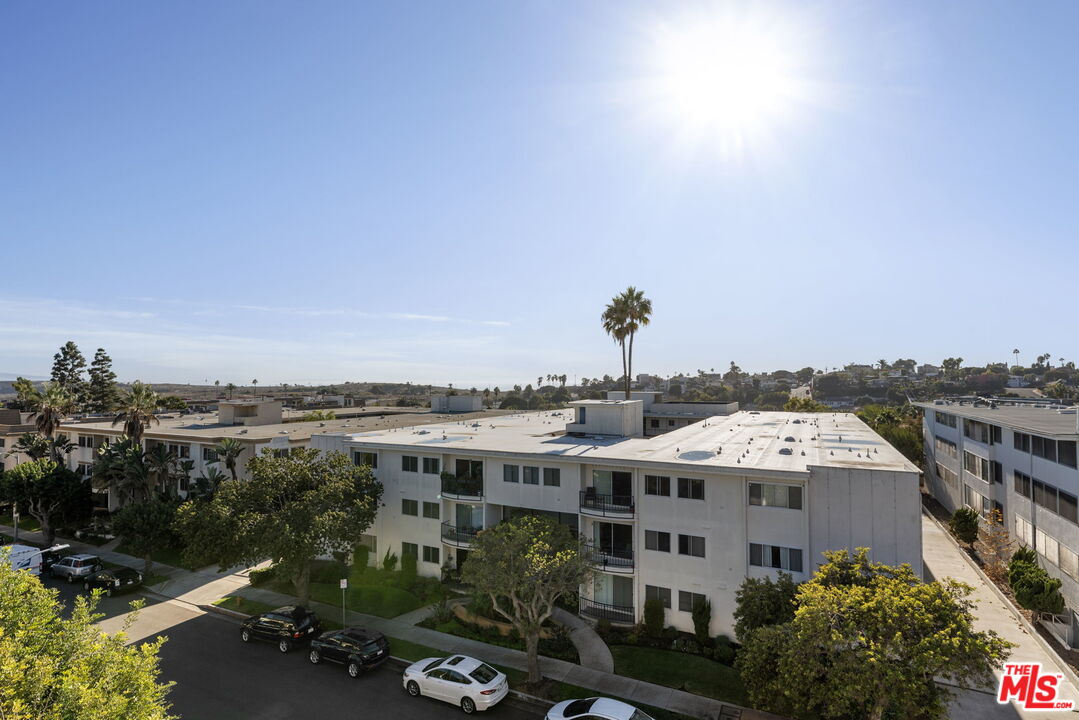 8710 Delgany Avenue, Unit 3 Playa del Rey, CA 90293 - Photo 20 of 21 a view of a city that has tall buildings