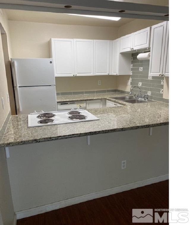 2555 Clear Acre Lane, Unit 933 Reno, NV 89512 - Photo 4 of 14 a kitchen with granite countertop a sink and a stove