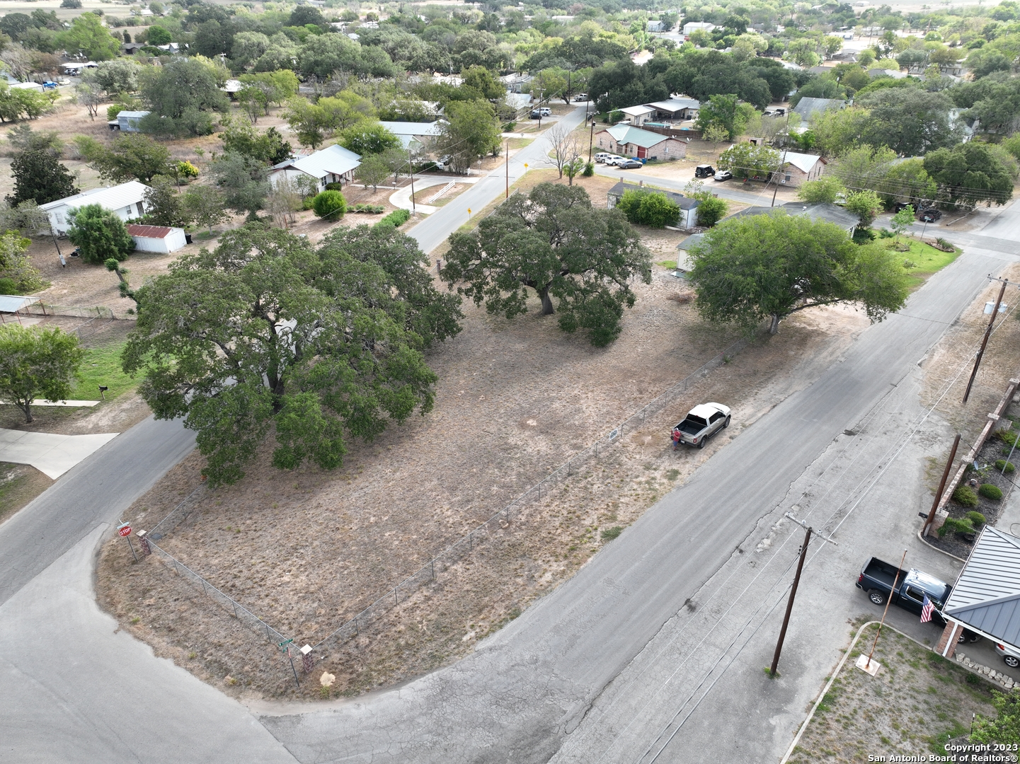 402 West Dilley Avenue Devine, TX 78016 - Photo 11 of 11 an aerial view of a house