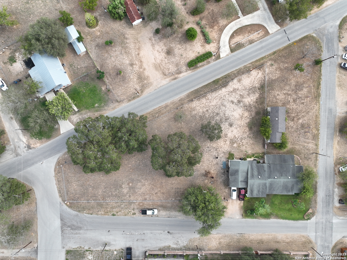 402 West Dilley Avenue Devine, TX 78016 - Photo 10 of 11 a view of a yard with potted plants