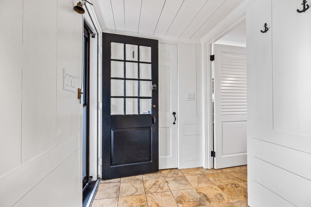 597 Main Street Hingham, MA 02043 - Photo 28 of 42 a view of a hallway