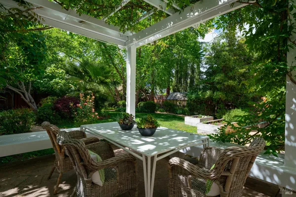 $3,500,000 | 1330 Pine Street, St. Helena, CA 94574