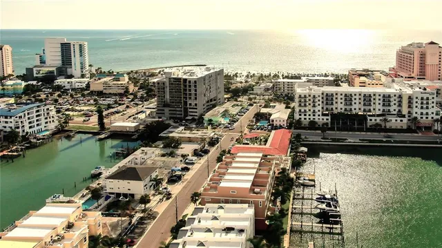 a picture of city view with lake view