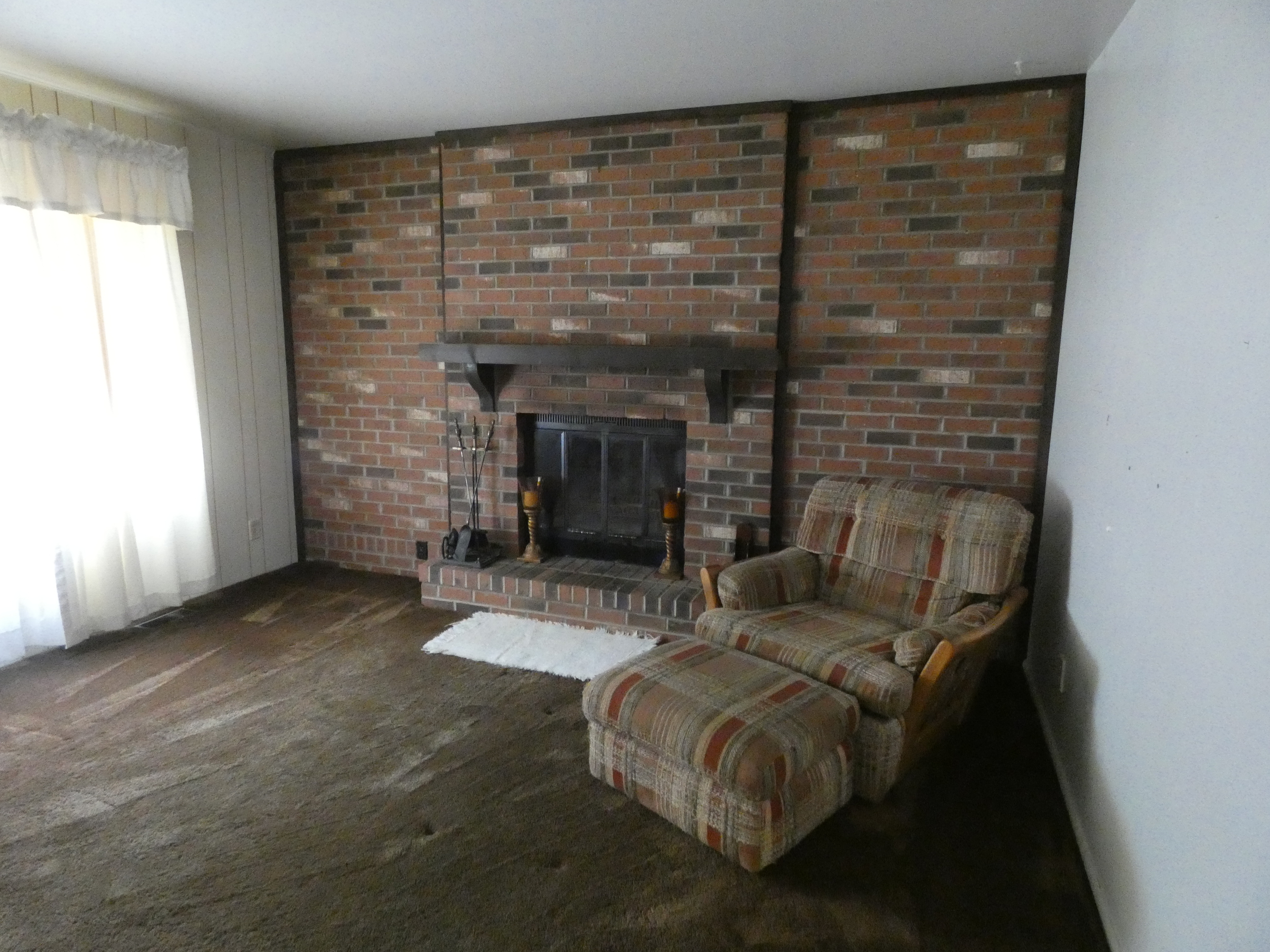 8821 Frontenac Road Indianapolis, IN 46226 - Photo 3 of 32