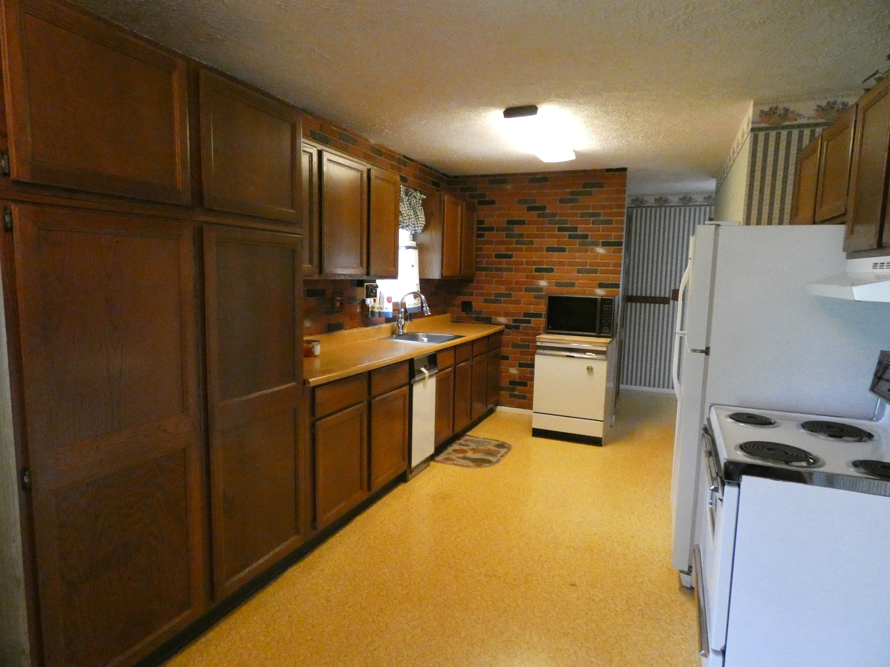 8821 Frontenac Road Indianapolis, IN 46226 - Photo 8 of 32