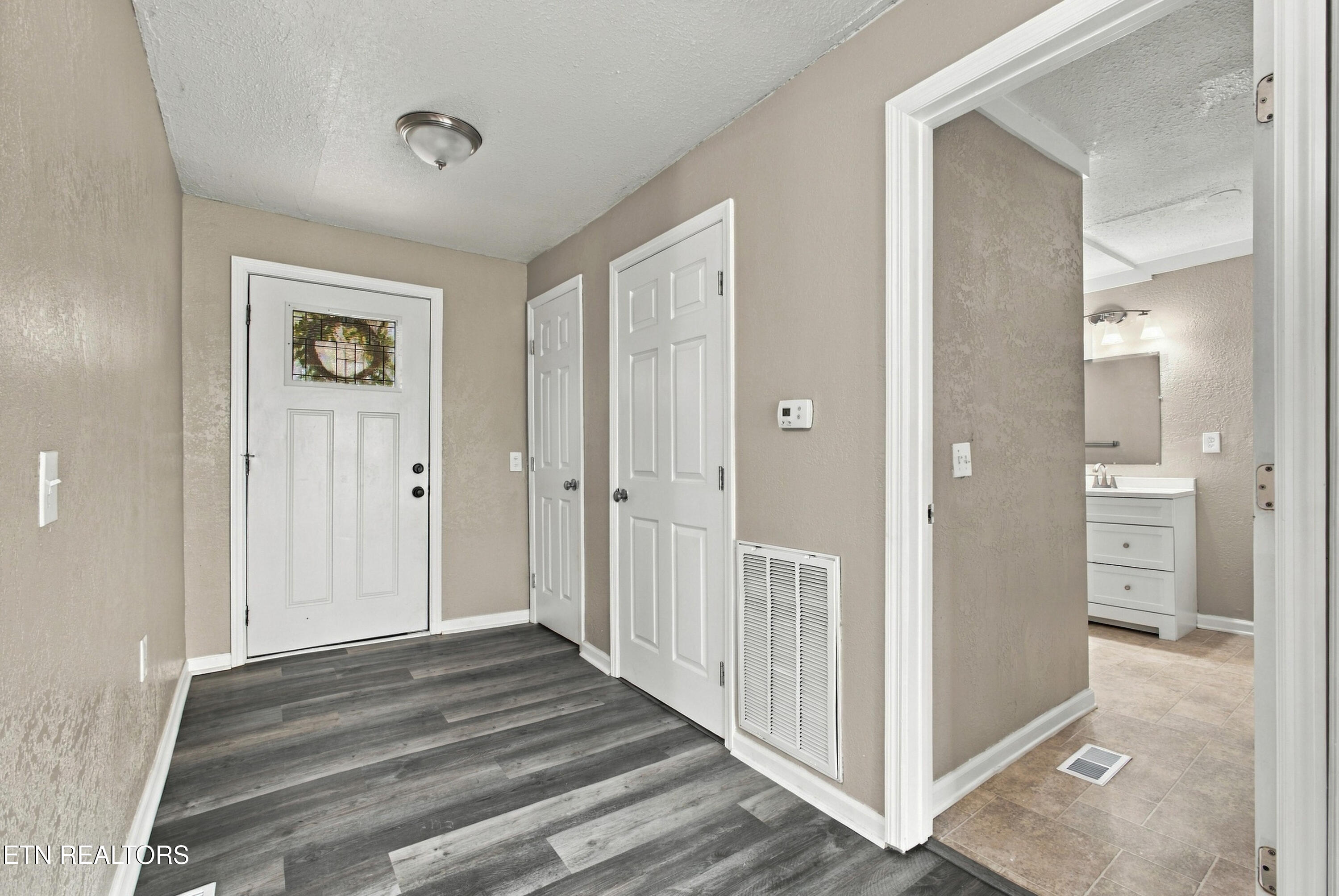 127 Jarrett Lane Oak Ridge, TN 37830 - Photo 6 of 28 1000-6