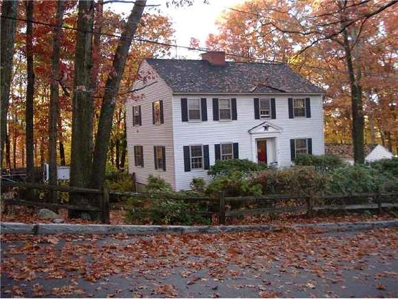 45 Larchmont Road Manchester, NH 03104 - Photo 1 of 2