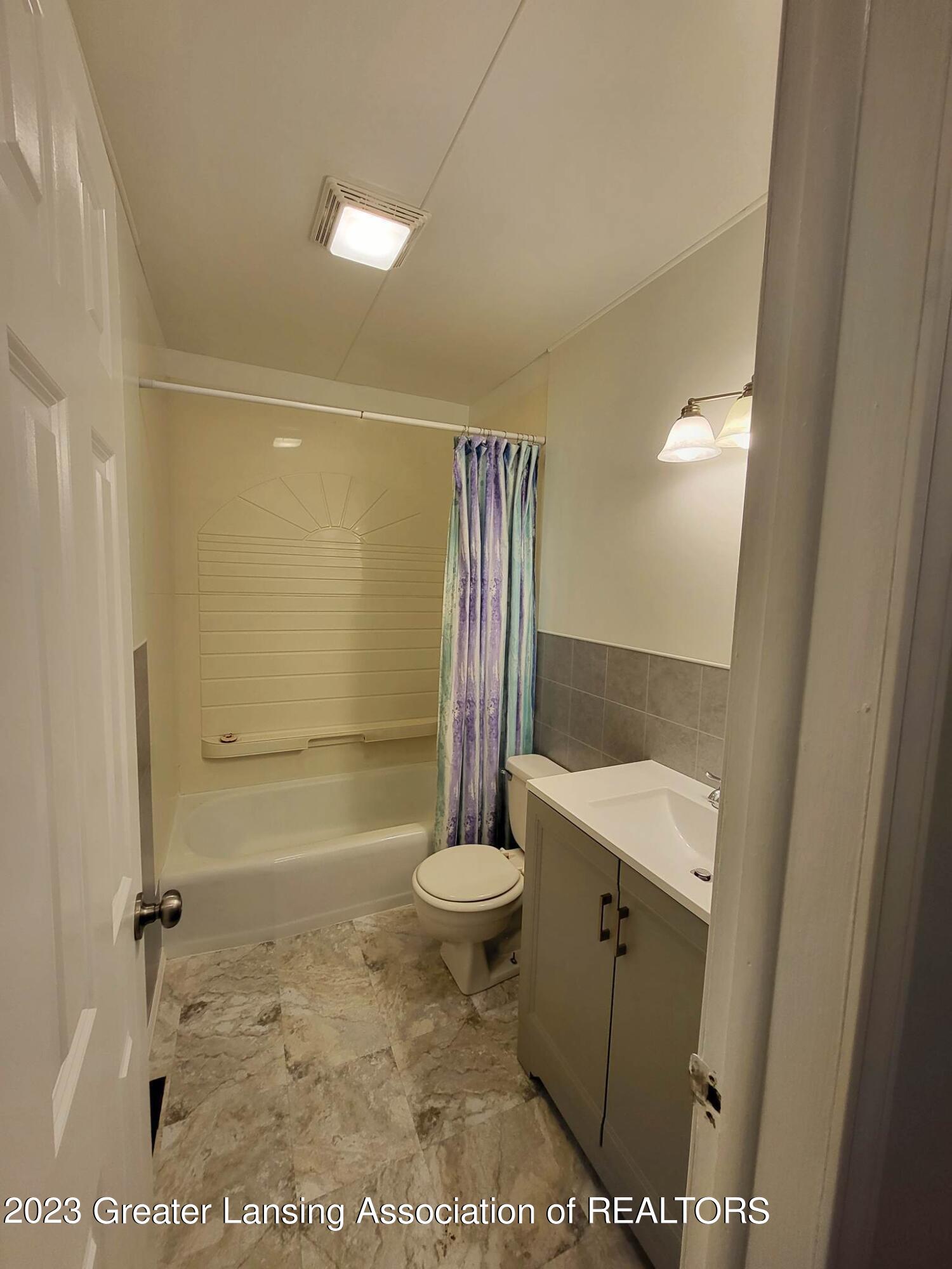 6508 Hilliard Road Lansing, MI 48911 - Photo 7 of 26 received_1032413441466627