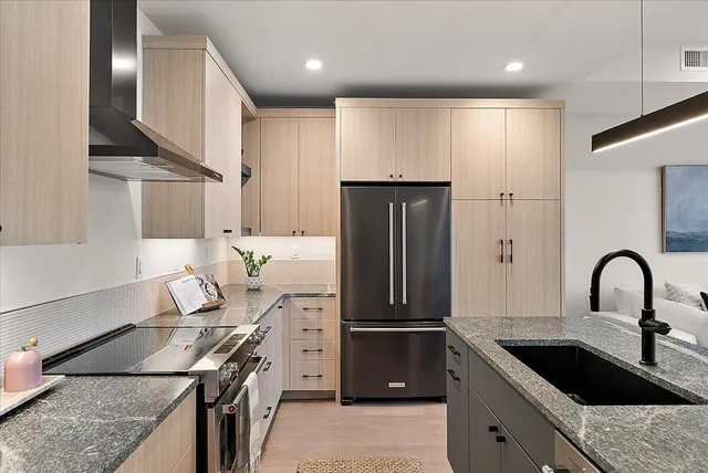 $575,000 | 144 Oakes Street Southwest, Unit 1905, Grand Rapids, MI 49503