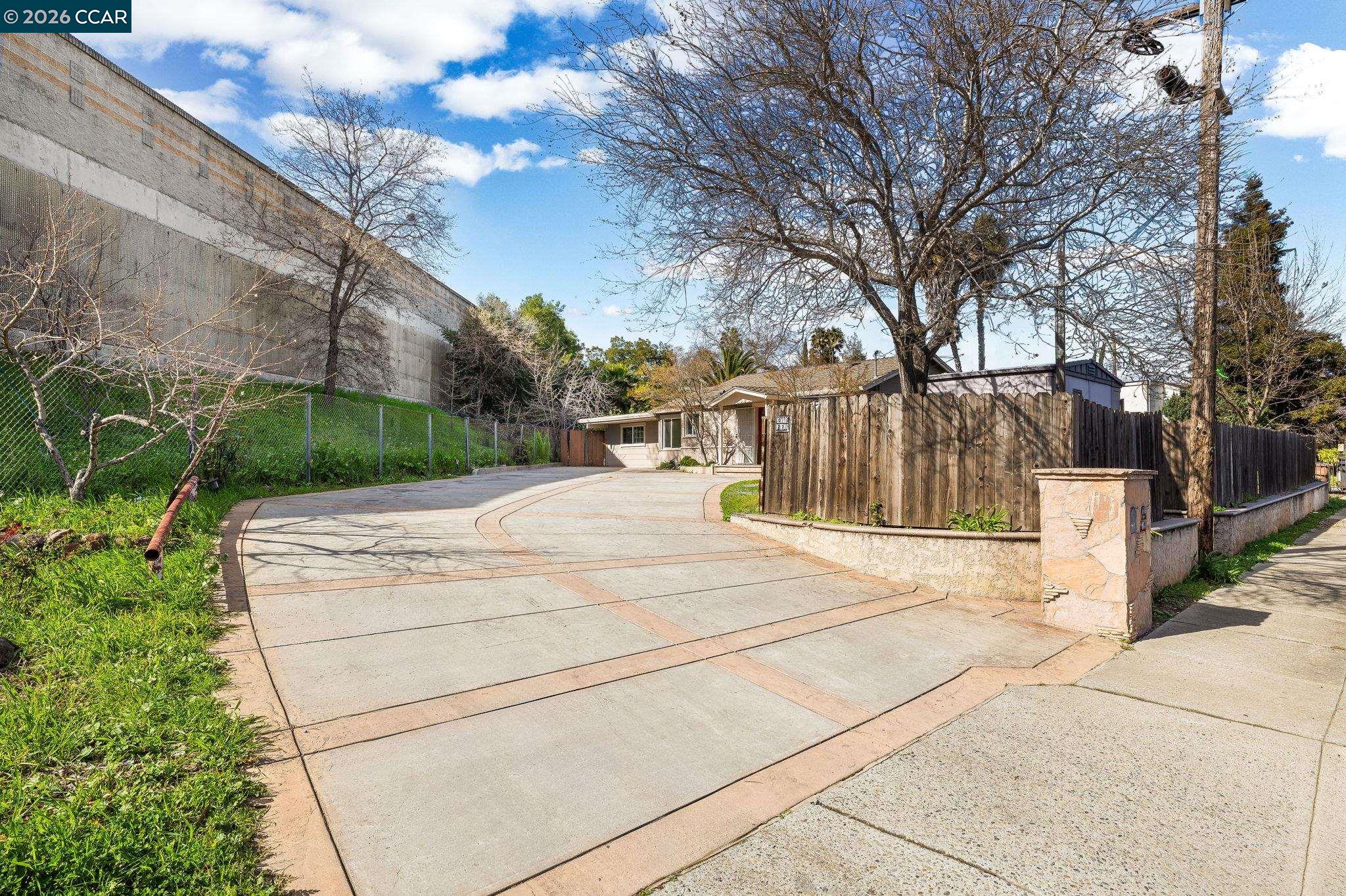 4820 Blum Road Martinez, CA 94553 - Photo 11 of 46