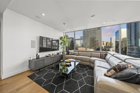 $1,600,000 | 1388 Kettner Boulevard, Unit 1706, San Diego, CA 92101