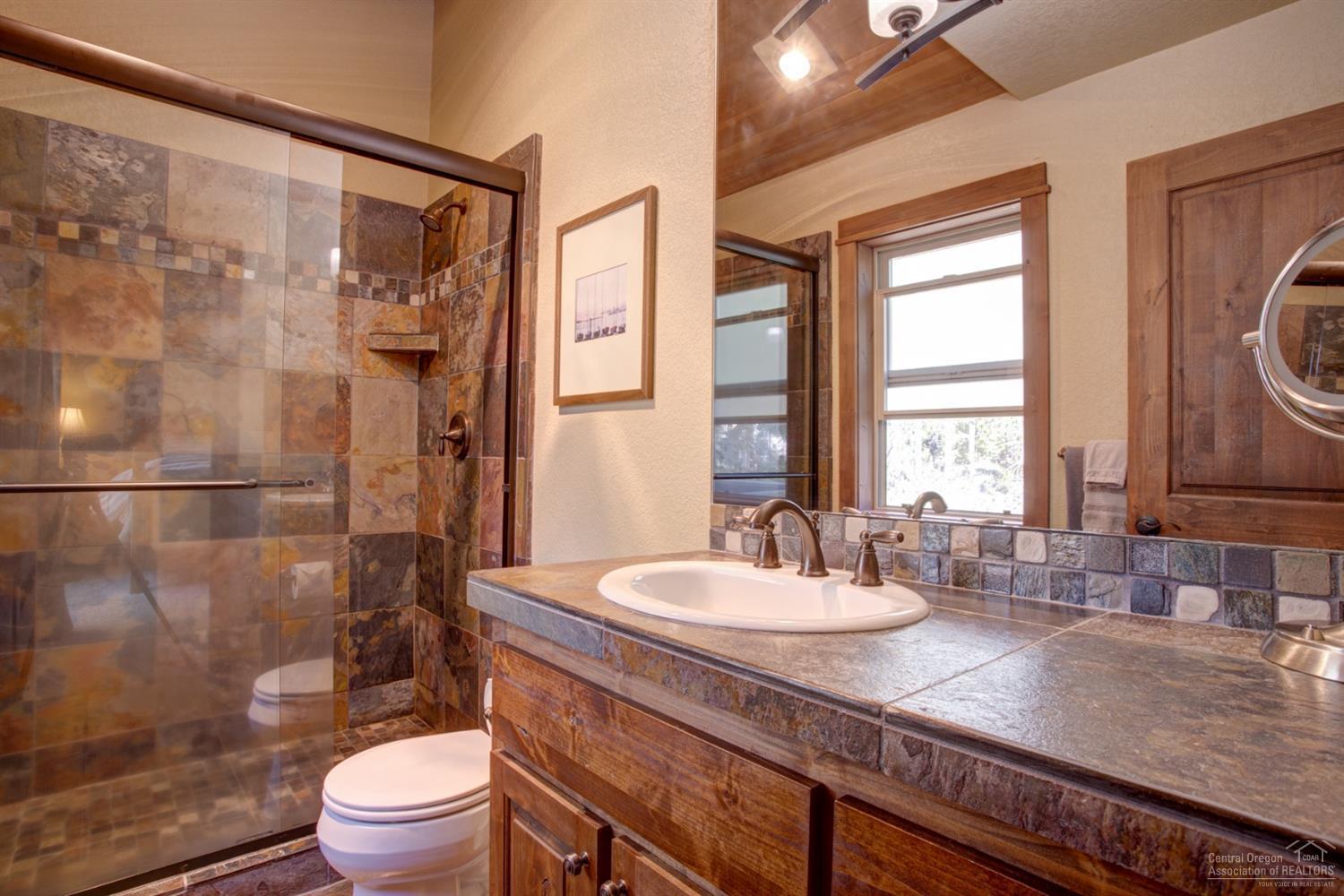 18199 Oregon Loop Sunriver, OR 97707 - Photo 17 of 25 Gallery Image 17