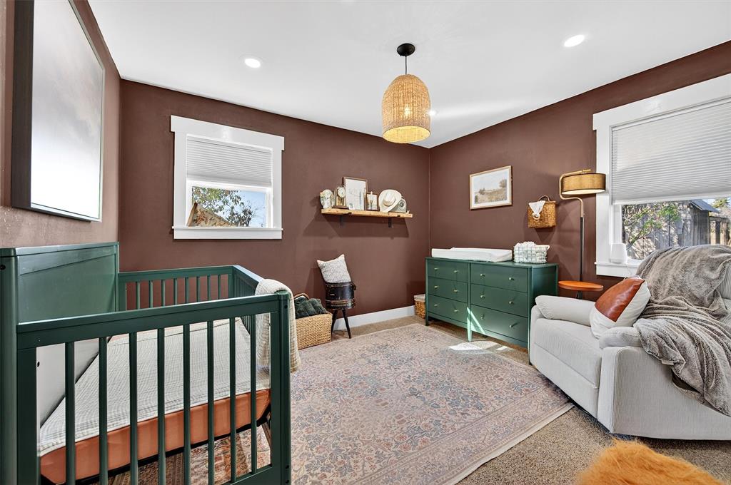 5816 Luella Road Sherman, TX 75090 - Photo 18 of 36 a living room with furniture and a large window