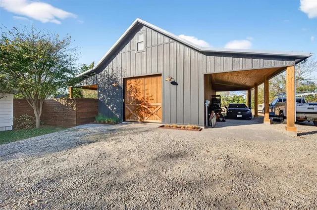 a view of a house with backyard and garage