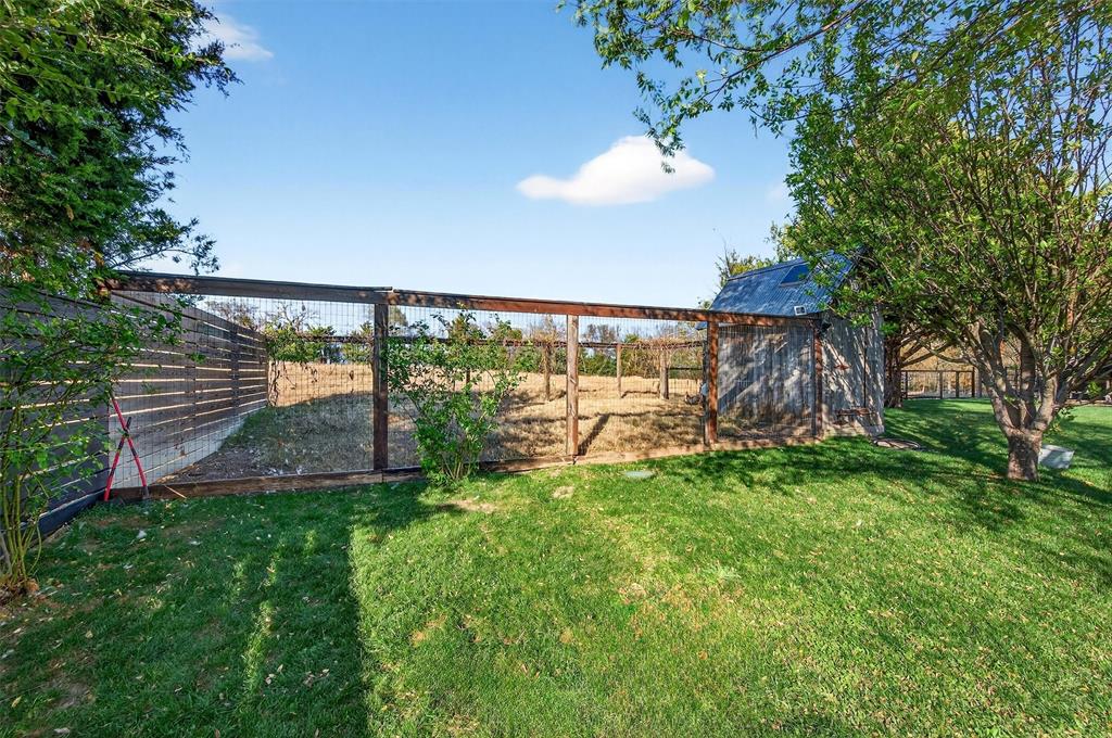 5816 Luella Road Sherman, TX 75090 - Photo 29 of 36 a view of a pathway with a yard