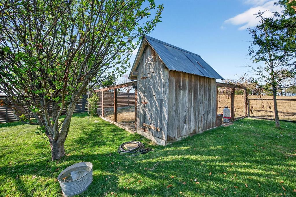 5816 Luella Road Sherman, TX 75090 - Photo 30 of 36 a backyard of a house with lots of green space