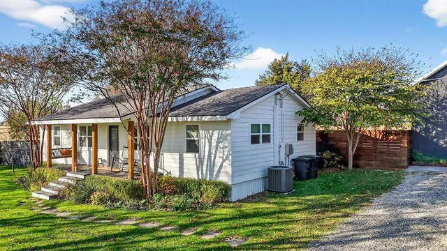 a view of a house with a yard and plants