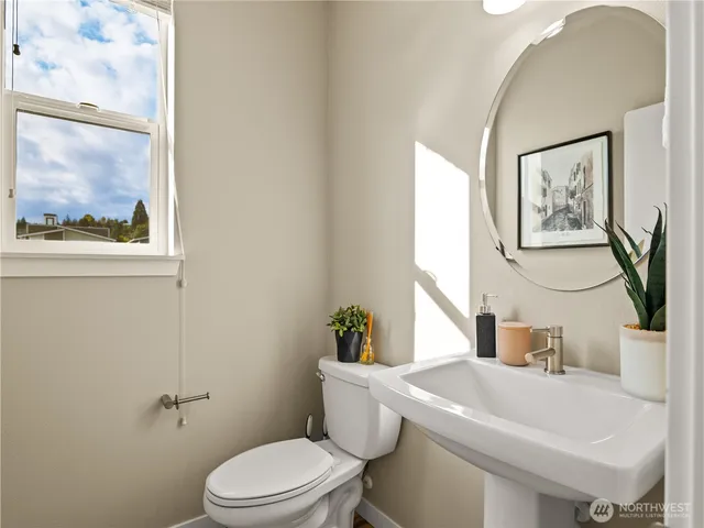 $899,000 | 8253 South 118th Street, Seattle, WA 98178